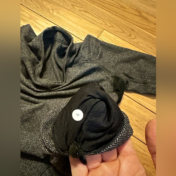 Lululemon Long Sleeve Herringbone Pattern Run Top - Picture 6 of 6